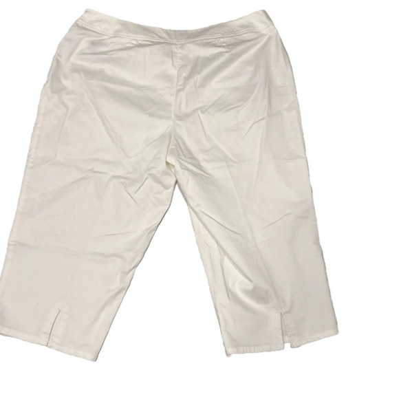 Avenue White Capri. Preowned in excellent condition, size‎ 22. - Picture 3 of 5